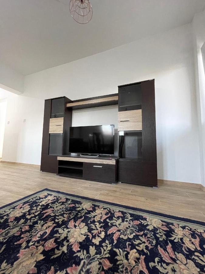 Entire Spacious Apartment With Free Parking Podgorica Exterior photo